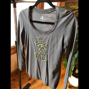 NWOT - Disney Women’s scoop neck long sleeve shirt